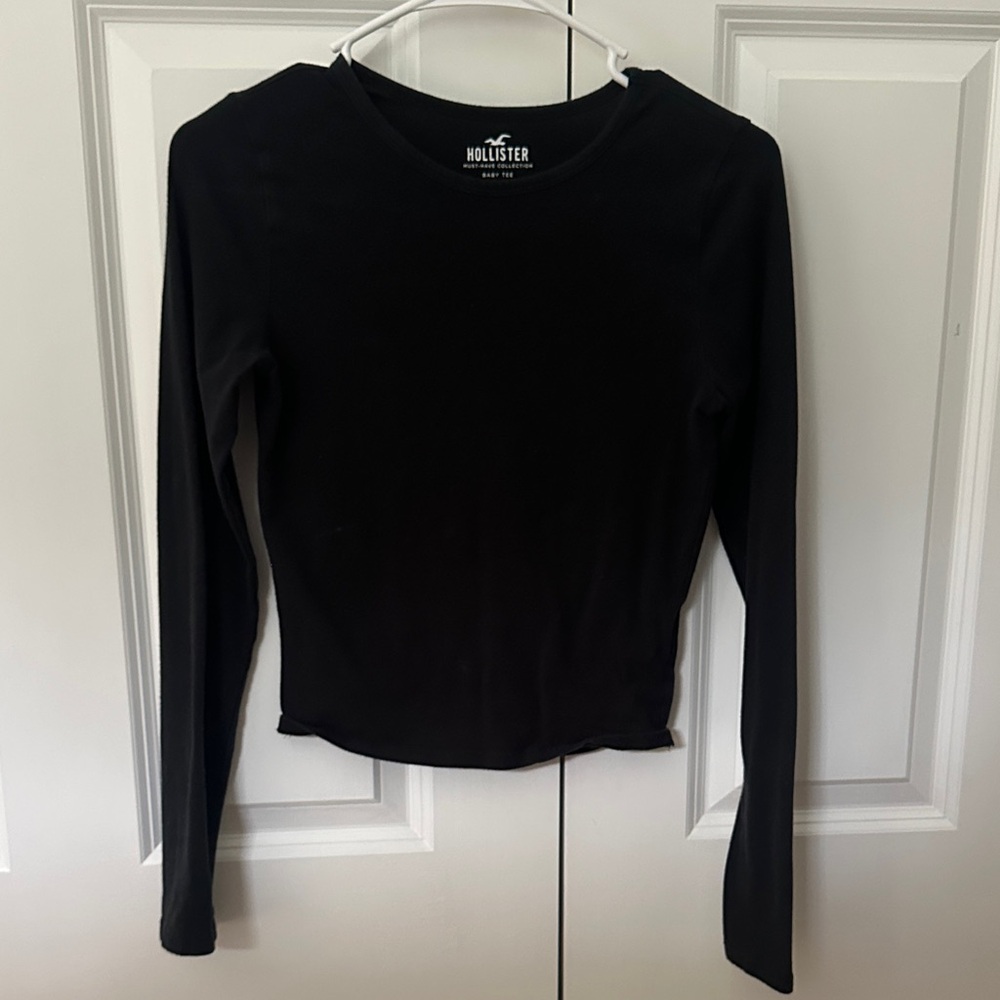 Hollister Women's Elegant Black Long Sleeve Tee